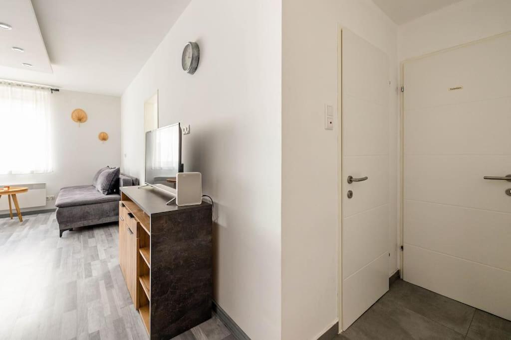Cozy Renovated Apartment Close To Schoenbrunn Palace Вена Экстерьер фото